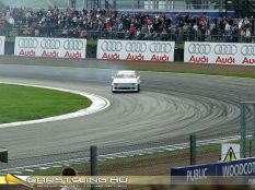 Toyota Corolla GT driftelés közben