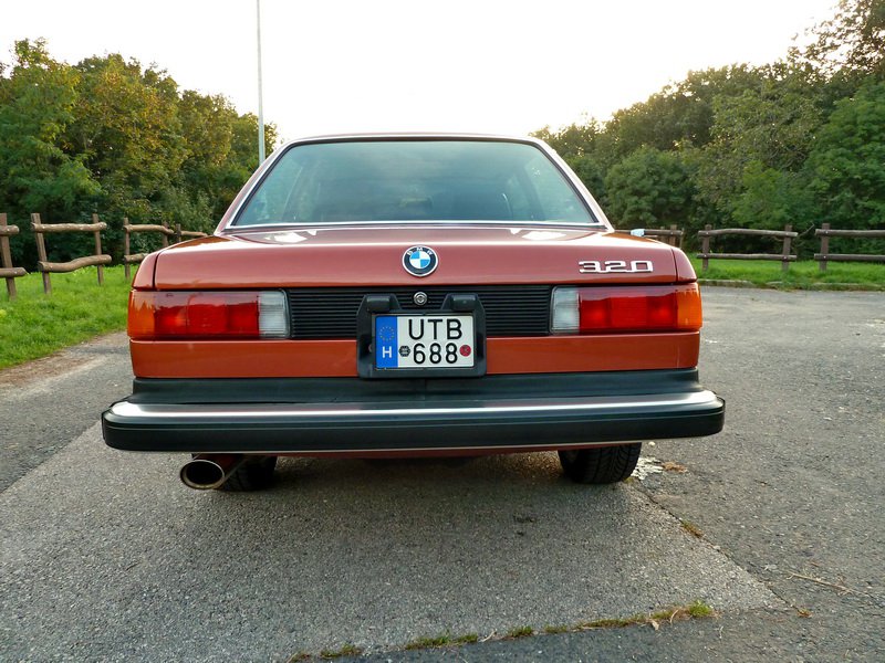 BMW E21 motorrendszám