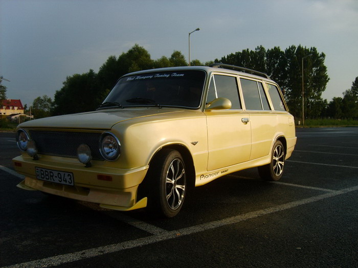 LADA 2102