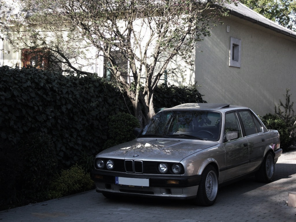 BMW 320i (e30)